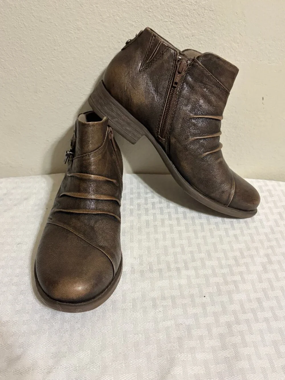Earth Relief Pod Ronan Distressed Leather Ankle Booties Size 6.5